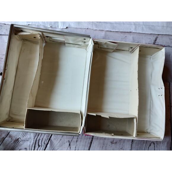 Vintage 1968 Mattel BARBIE DOLL Hot Pink Vinyl Storage Carry Case TRUNK Read - Picture 13 of 16